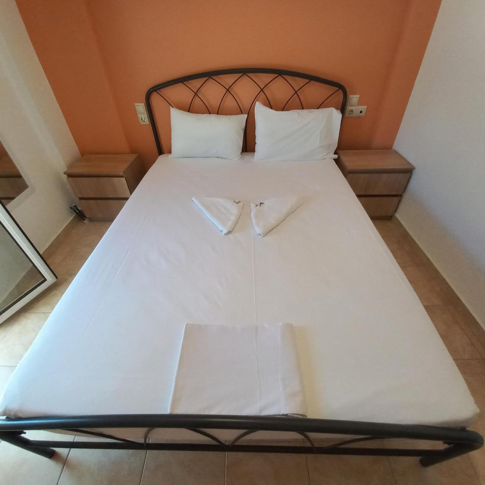Central Rooms Makrýgialos 外观 照片